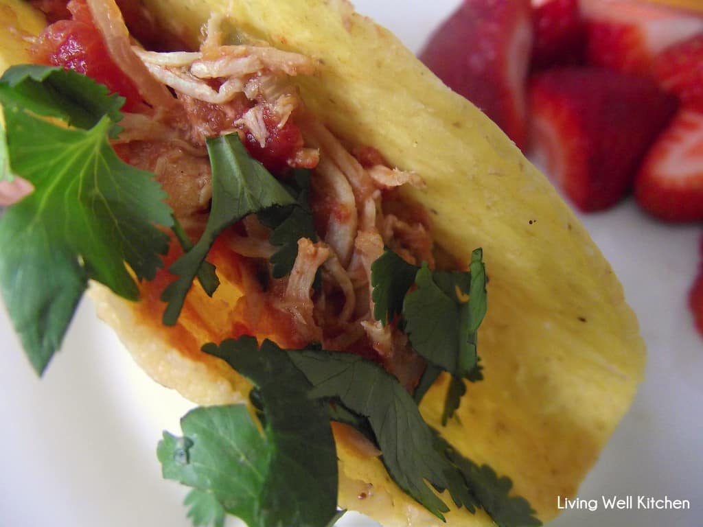 Easy Slow Cooker Salsa Chicken from Living Well Kitchen @memeinge