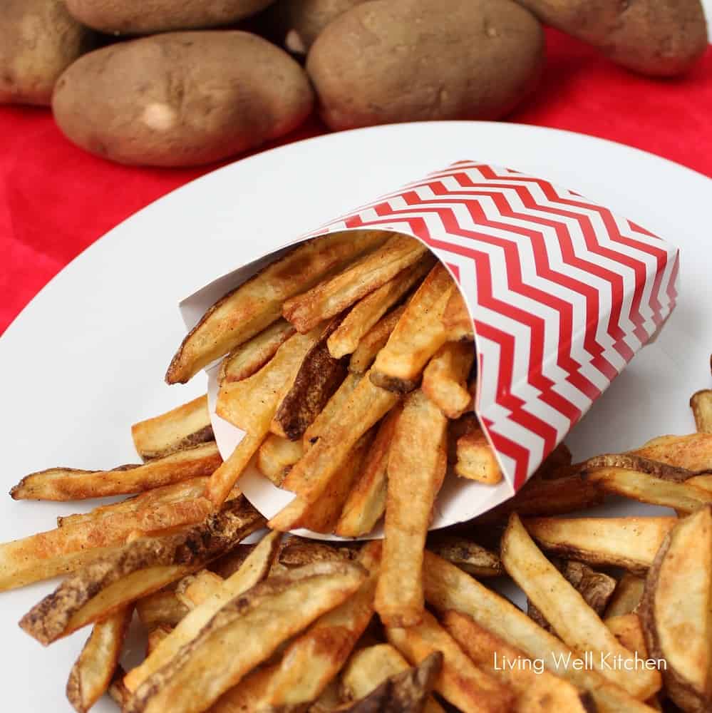 These Perfect oven-baked Fries from @memeinge are much healthier than regular fries. They are oven baked but still crispy on the outside and soft inside thanks to a few tips and tricks. This recipe includes all you need to know to have Perfect Baked Fries