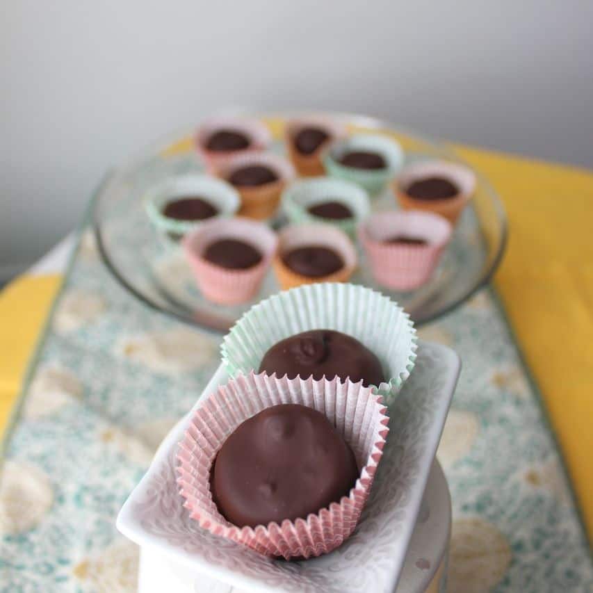 These little banana bites filled with peanut butter and covered in chocolate are a great snack or dessert for the warmer weather