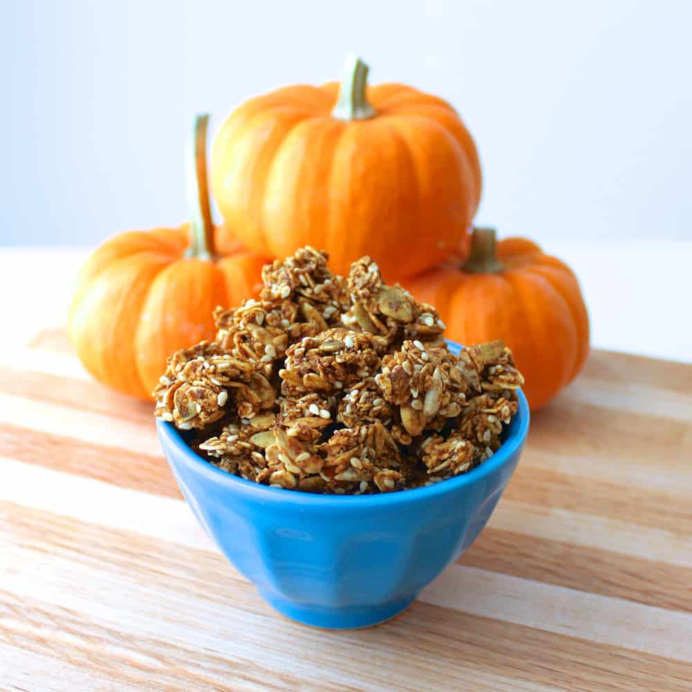 Celebrate the fall & pumpkin season with this delicious granola packed with healthy goodness like fiber, omega-3's, and protein ~ Pumpkin Granola from Living Well Kitchen @memeinge