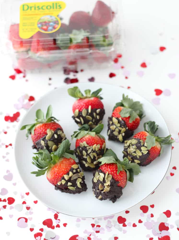 Sweet and Spicy Chocolate Covered Strawberries from Living Well Kitchen @memeinge