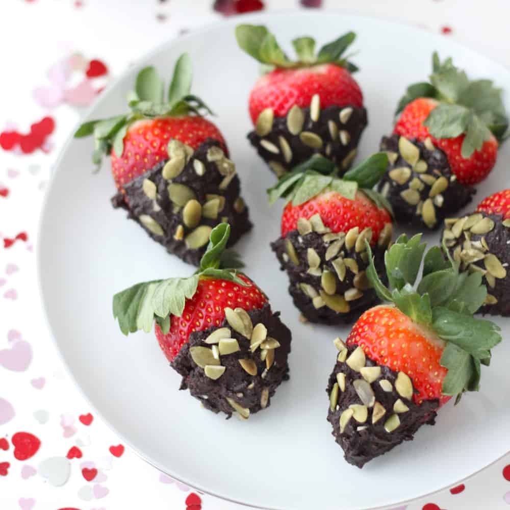 Sweet and Spicy Chocolate Covered Strawberries from Living Well Kitchen @memeinge