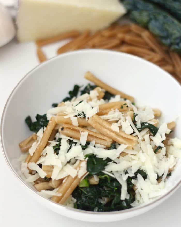 Only seven ingredients make up this crispy fried pasta dish full of deliciousness. Crispy Pasta with Kale and Parmesan from @memeinge