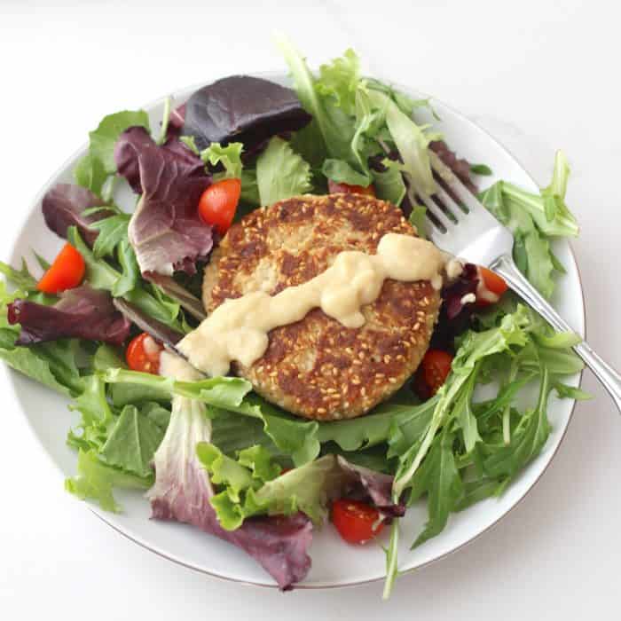 Sesame Tuna Burgers turn boring canned tuna into a delicious meal that nourishes your body from @memeinge