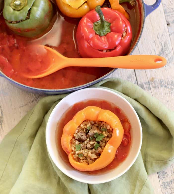 Lamb Stuffed Peppers from @memeinge inspired by the Syrian dish, Koosha Mahshi, are beautifully packaged bundles of flavor that give you veggies, whole grains, and protein all in one. Gluten free, dairy free recipe