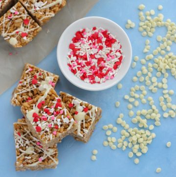 rice crispy treats with white chocolate drizzle, white chocolate chips, and sprinkles